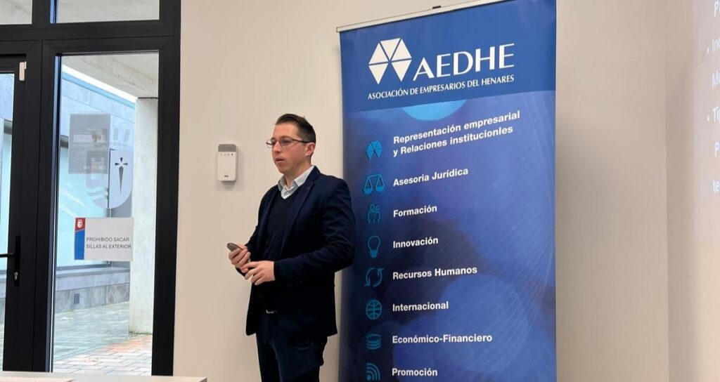 alejandro de aedhe en el taller de paracuellos del jarama